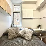 Mmrent Oak Room