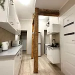 Mmrent Oak Room