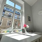 Mmrent Shadow Room