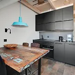 Cozy Loft With Old Town View - Free Parking