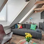 Cozy Loft With Old Town View - Free Parking