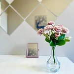 Mmrent Flora Room