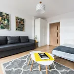 Hello Apartments Amazing River View 4 Bedrooms & Balcony
