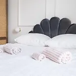 Old Town Gem Designer Apartment - Centre Location - Families - Remote Work