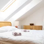 Old Town Gem Designer Apartment - Centre Location - Families - Remote Work