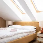 Old Town Gem Designer Apartment - Centre Location - Families - Remote Work