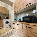 Mmrent Gold Room