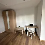 Rooms4Less
