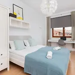 Neptun Park Spacious 3-Bedroom Apartment By Noclegi Renters