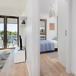 Modern Apartment With Balcony By Noclegi Renters