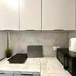 Mmrent Pink Fusion Room