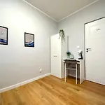 Mmrent Tsunami Room
