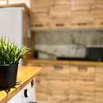 Mmrent Tsunami Room
