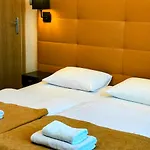 La Petite Apartments & Rooms