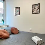 Mmrent Pirate Room