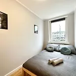 Mmrent Waterfall Room