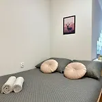 Mmrent Stag Room