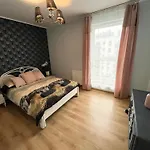 Oldtown Retro Apartment By Marina With Balcony For 6 People