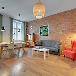 City Center, Art House & Family Stay By Downtown Apartments