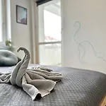 Mmrent Pussycat Room