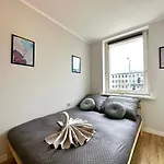 Mmrent Pussycat Room