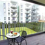 Sunny Breeze Apartment Next To The Beach By Triapart
