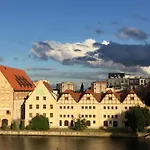 Hello Apartments Amazing River View 4 Bedrooms & Balcony