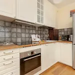 Sunny Apartment With Parking & Garden By Noclegi Renters