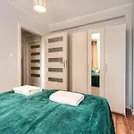 Platinium Red Brick Apartment - Bema