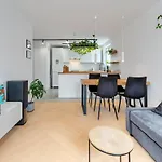 Seaside Retreat Gdansk - 64M2, Parking, Workspace- By Rentujemy