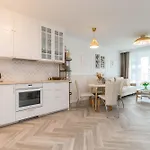 Golden Azzure By Grand Apartments