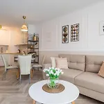 Golden Azzure By Grand Apartments