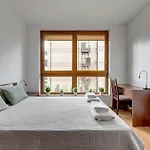 Front Park Apartments By Staywin