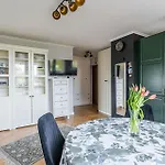 Leon & Lucy Apartment