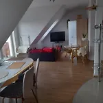 Jasne Sloneczne Mieszkanie Niedaleko Lotniska