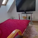 Jasne Sloneczne Mieszkanie Niedaleko Lotniska
