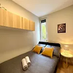 Mmrent Frog Room