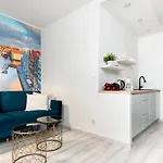 City Center Spa Apartments Pool & Parking