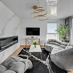 Luxury Voyager - Sea View