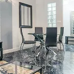 Heart Of Oldtown Apartment
