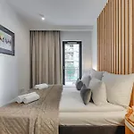 Aura III Apartments & Free Parking By Downtown Apartments