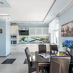 Lion Apartments - Rooftop Apartment With Terrace