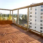 Albatross Apartment Near The Sea, Free Parking!