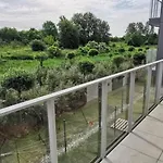 Flou Przystan Letnica 79, Parking & 700M Plaza