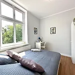 Mmrent Leaf Room