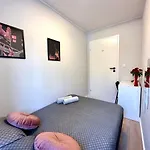 Mmrent Bird Room