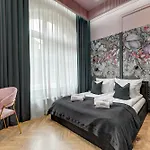 Black Star Loft Apartment By Downtown Apartments