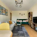Elite Apartments By The Beach II