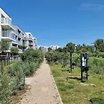 77 Flou Przystan Letnica, Parking & 800M Plaza