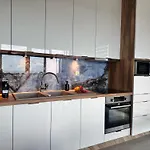 Maya\'S Flats & Resorts 100 Sea View - 3 Pokojowy Apartament Na Letnicy